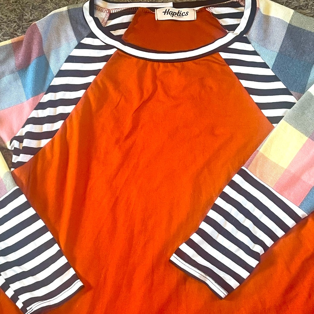 WOMENS “NWOT” Very nice everyday long alwevwd shirt